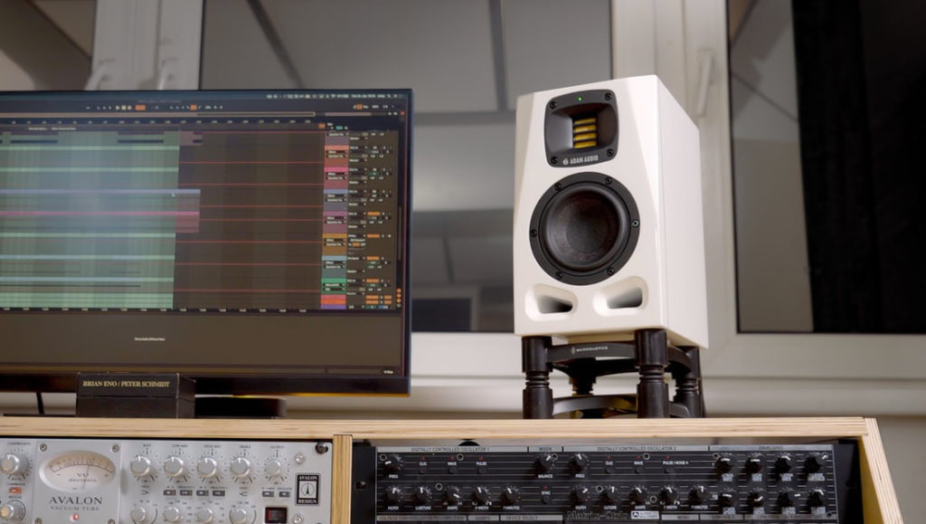 Itt vannak a fehér színű A szériás monitorok! - CHROMASOUND.hu