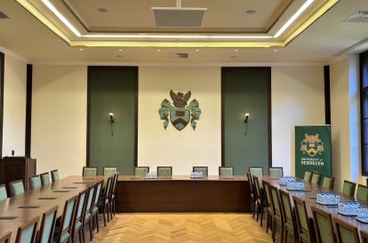 Teljes körű audiovizuális megújulás a Debreceni Egyetem Karácsony Sándor termében - CHROMASOUND.hu